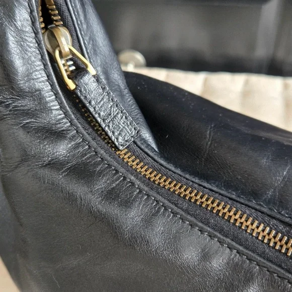 Gucci Elegant Black Leather Hobo Handbag - Picture 12 of 15